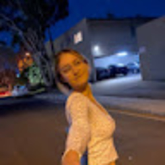 Meet your Posher, Leah - Picture 1 of 1